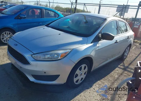 2016 Ford Focus S z USA, uszkodzony, nr VIN 1FADP3E26GL353009